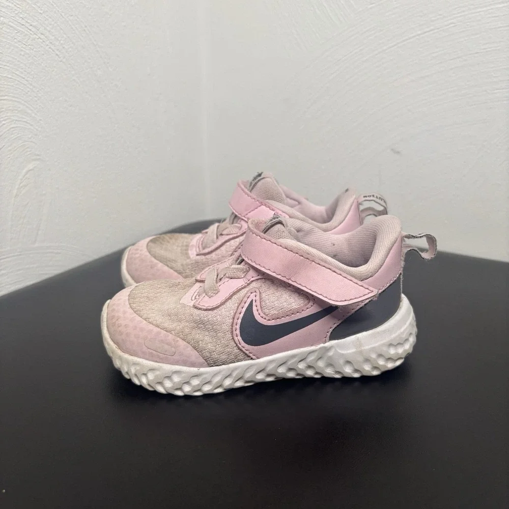 Nike Baby Girls Revolution‎ 5 Sneaker Shoes Pink BQ5673-601 Hook Loop Size 6C